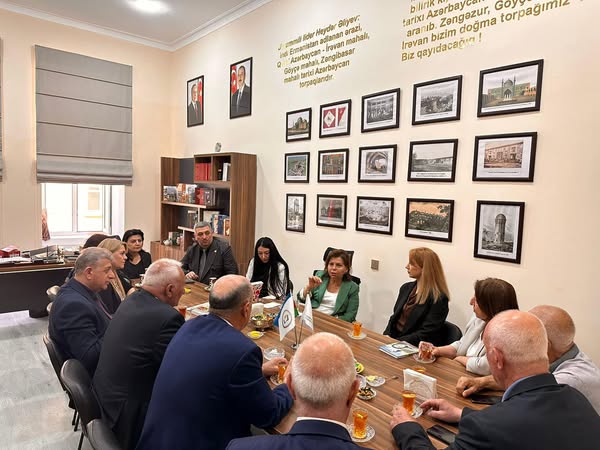 Dərələyəz ziyalıları ilə görüş.
