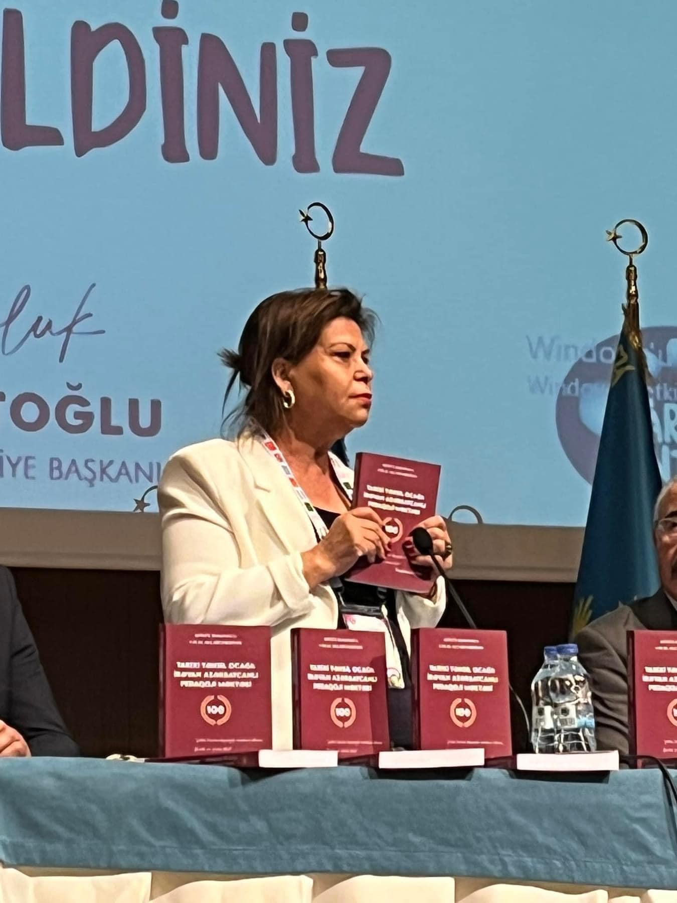 IV Uluslararası Oğuzlar Sempoziumunda “Tarixi Təhsil ocağı: İrəvan Azərbaycanlı Pedaqoji məktəbi 100” adlı kitabının təqdimatı keçirilib.