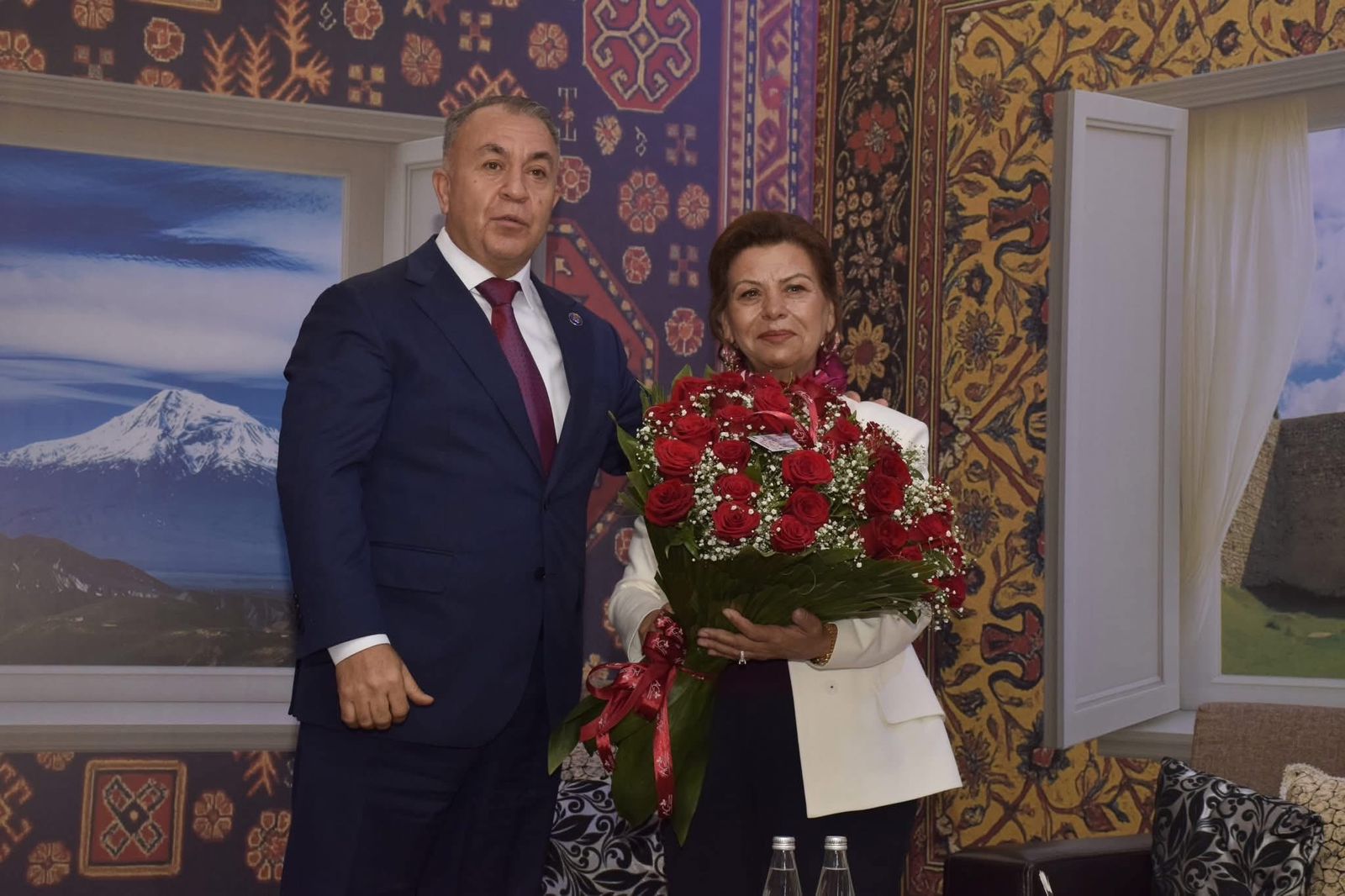 MAHİRƏ HÜSEYİNOVANIN ANADAN OLMASININ 65 İLLİK YUBLEYİ VƏ ELMİ-PEDAQOJİ FƏALİYYƏTİNƏ HƏSR OLUNMUŞ “QƏLBİ AZƏRBAYCANLI, QƏRBİ AZƏRBAYCANLI“ ADLI ƏDƏBİ-BƏDİİ GECƏ KEÇİRİLMİŞDİR.