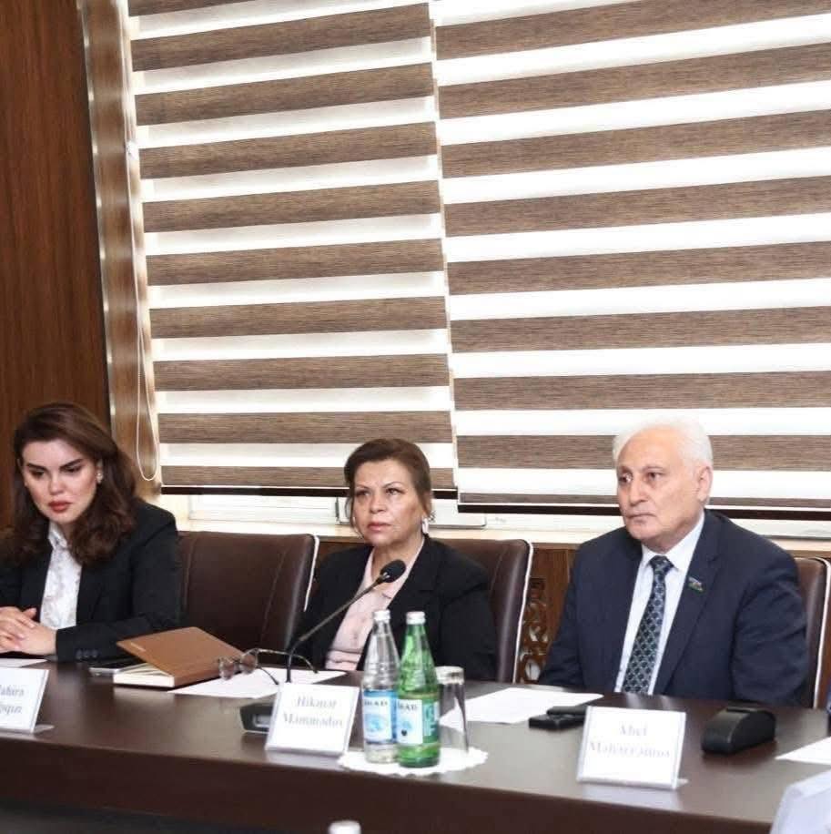 Prof.Mahirə Hüseynova və dos.Könül Həsənova dəyirmi masada iştirak ediblər