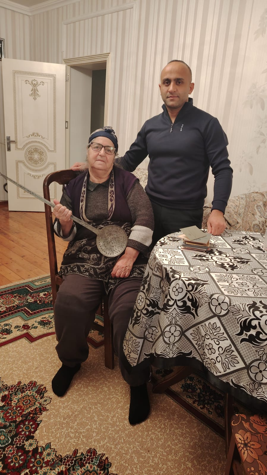 QƏRBİ AZƏRBAYCAN ARAŞDIRMALAR MƏRKƏZİNƏ YENİ EKSPONAT HƏDİYYƏ OLUNUB