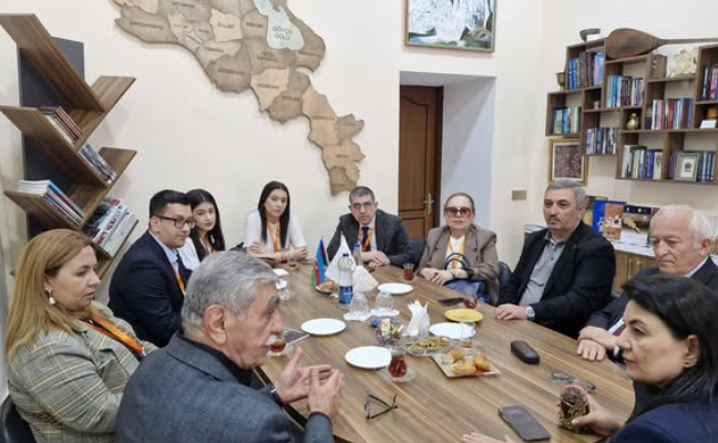 QƏRBİ AZƏRBAYCAN ARAŞDIRMALAR MƏRKƏZİNDƏ NÖVBƏTİ MAARİFLƏNDİRİCİ VƏ ELMİ GÖRÜŞ KEÇİRİLİB