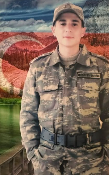 ADPU-QƏRBİ AZƏRBAYCAN ARAŞDIRMALAR MƏRKƏZİNİN RƏHBƏRİ LEYLA CALALOVA 44 GÜNLÜK VƏTƏN MÜHARİBƏSİNİN ŞƏHİDİ MURAD MUSAYEVİN AİLƏSİNİ ZİYARƏT EDİB.
